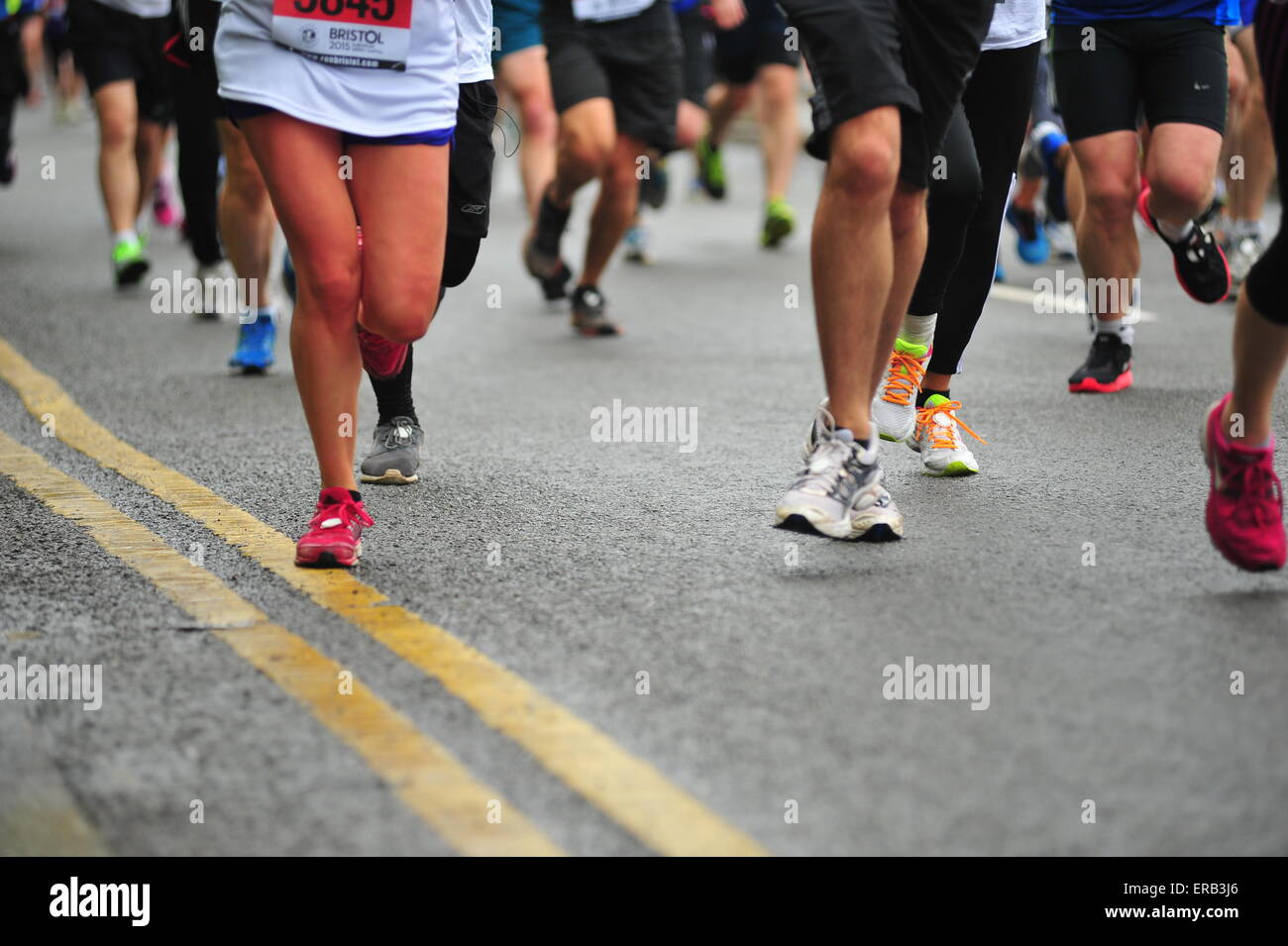 Bristol, Royaume-Uni. 31 mai 2015 Des milliers de coureurs participent à la course de 10k de Bristol. Le Grand Prix de l'RunBritain dispose de certains des meilleurs athlètes UKs ainsi que des milliers de membres de la fonction d'exécution passé Bristol emblématiques monuments comme le pont suspendu de Clifton. Credit : Jonny White/Alamy Live News Banque D'Images