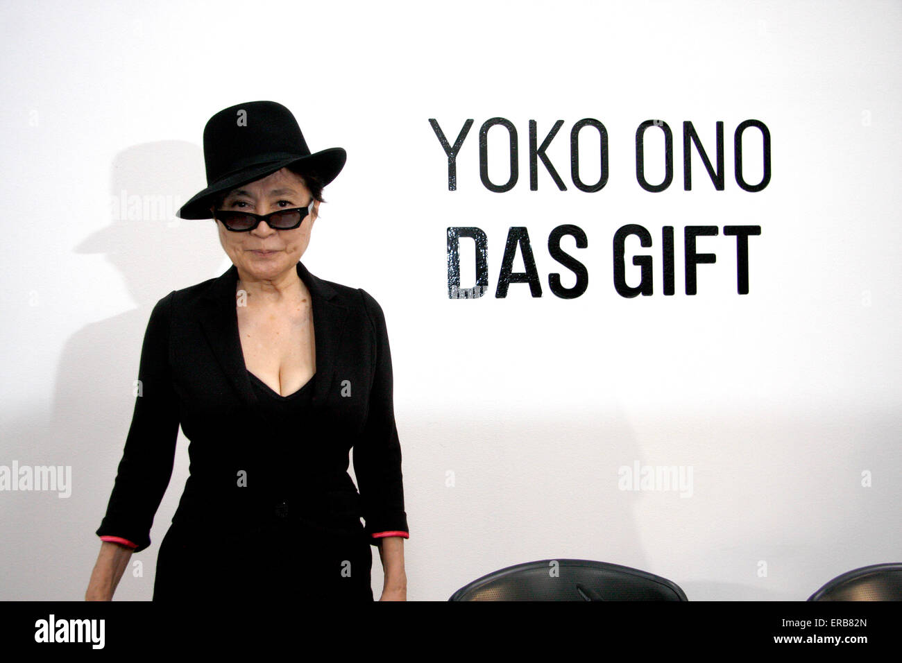 Yoko Ono - Fototermin Eroeffnung vor der Ausstellung der Witwe von John Lennon mit dem Titel "cadeau" comme dans "der Galerie Haunch o Banque D'Images