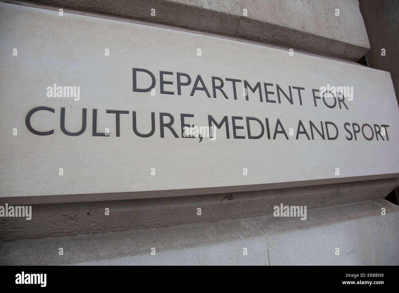 Signe pour le ministère de la Culture, des médias et du Sport. Londres, Royaume-Uni. Le ministère de la Culture, des médias et du Sport (DCMS) est un départ Banque D'Images