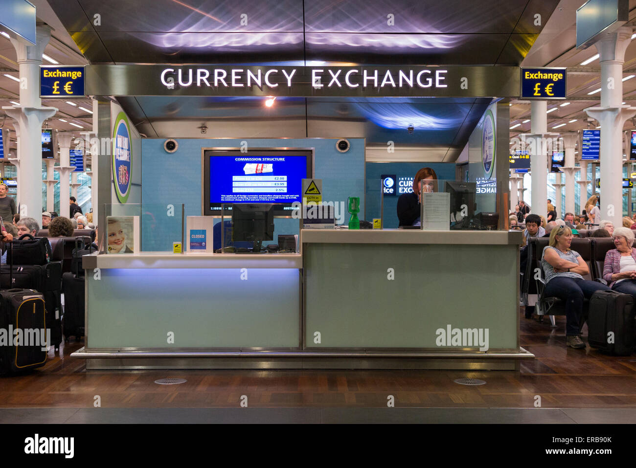 ICE bureau de change : International currency exchange - dans le salon de départ Eurostar de la gare internationale St Pancras London UK Banque D'Images