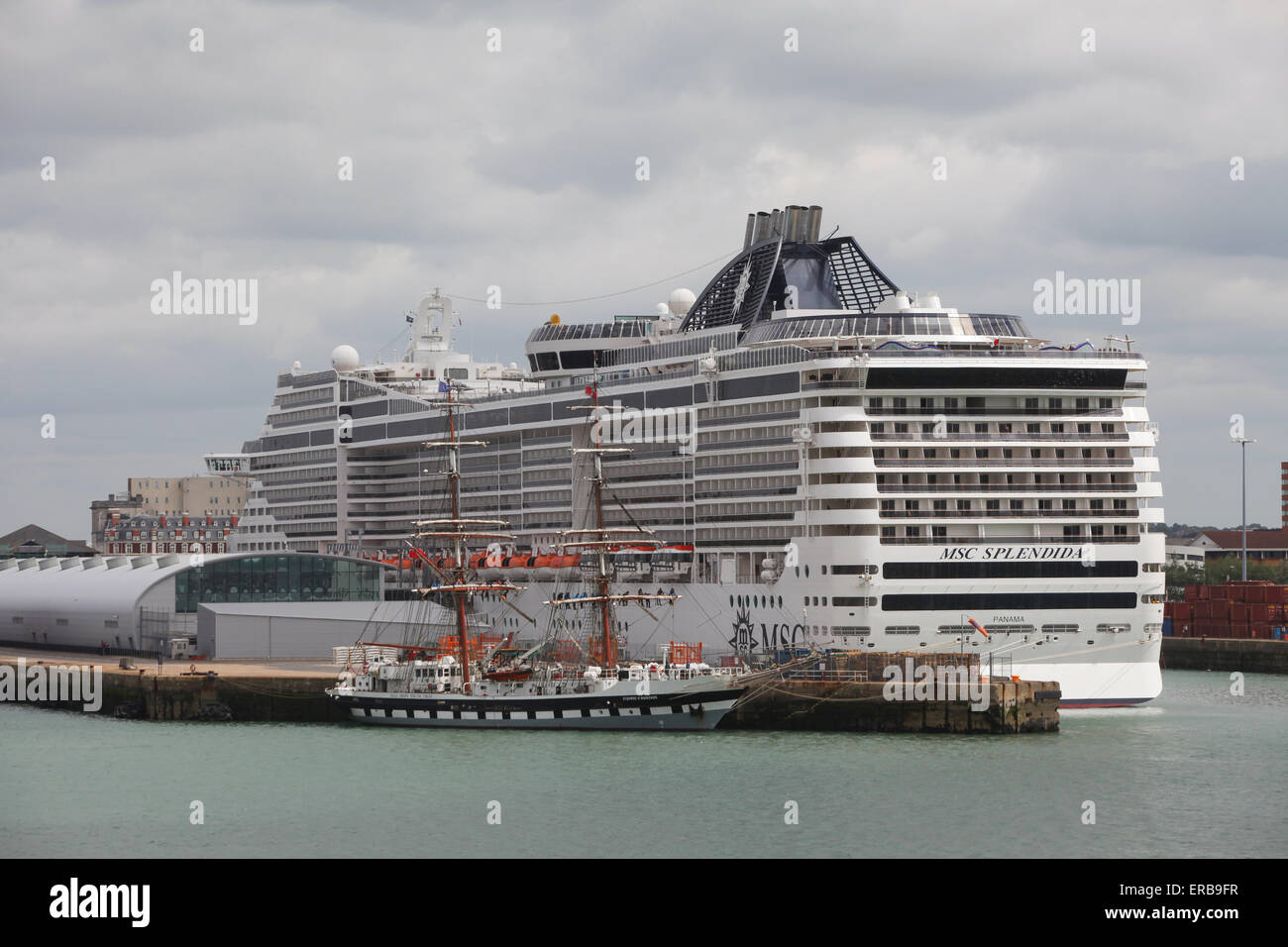 Bateau de croisière MSC Splendida photographié à Southampton Docks Ocean Terminal Banque D'Images