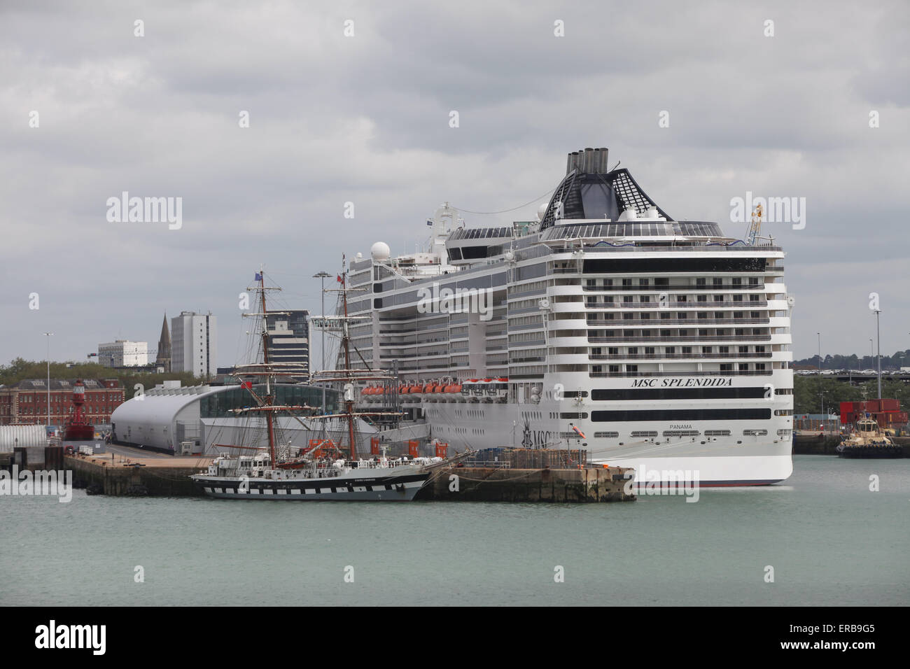 Bateau de croisière MSC Splendida photographié à Southampton Docks Ocean Terminal Banque D'Images