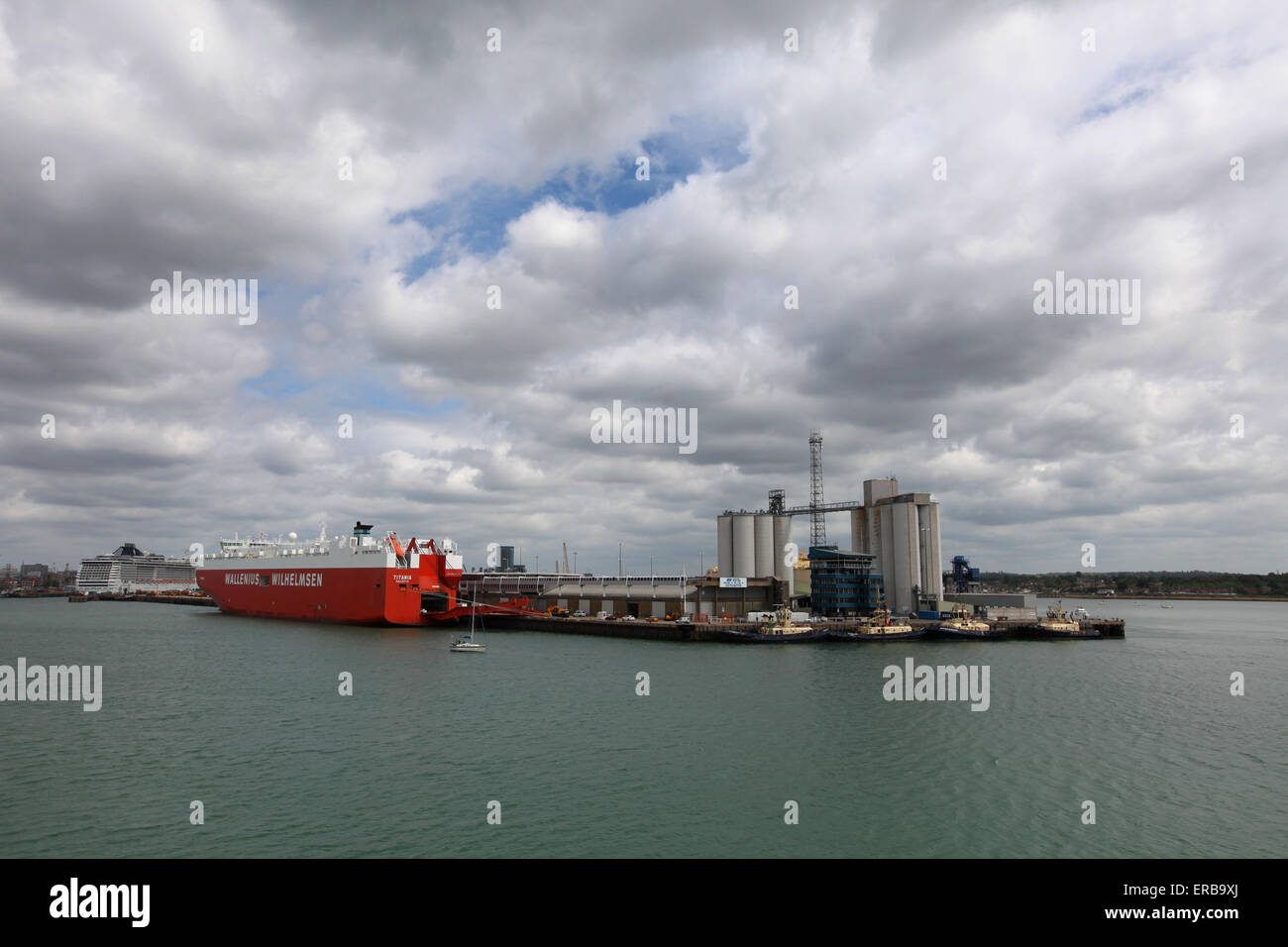 En tête de quai du port de Southampton et des quais Banque D'Images