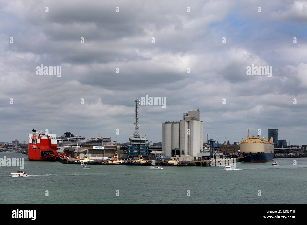 En tête de quai du port de Southampton et des quais Banque D'Images