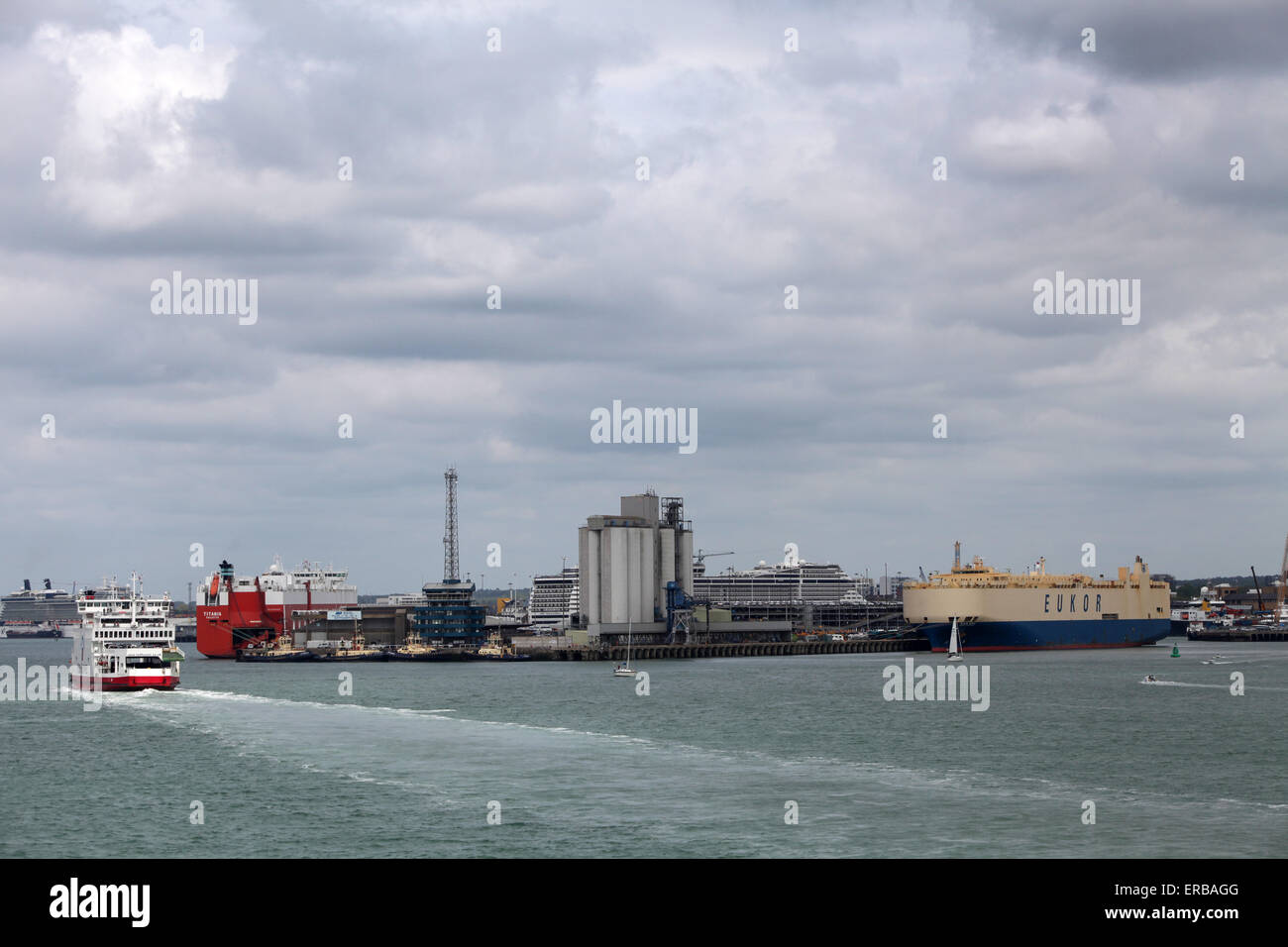 En tête de quai du port de Southampton et des quais Banque D'Images