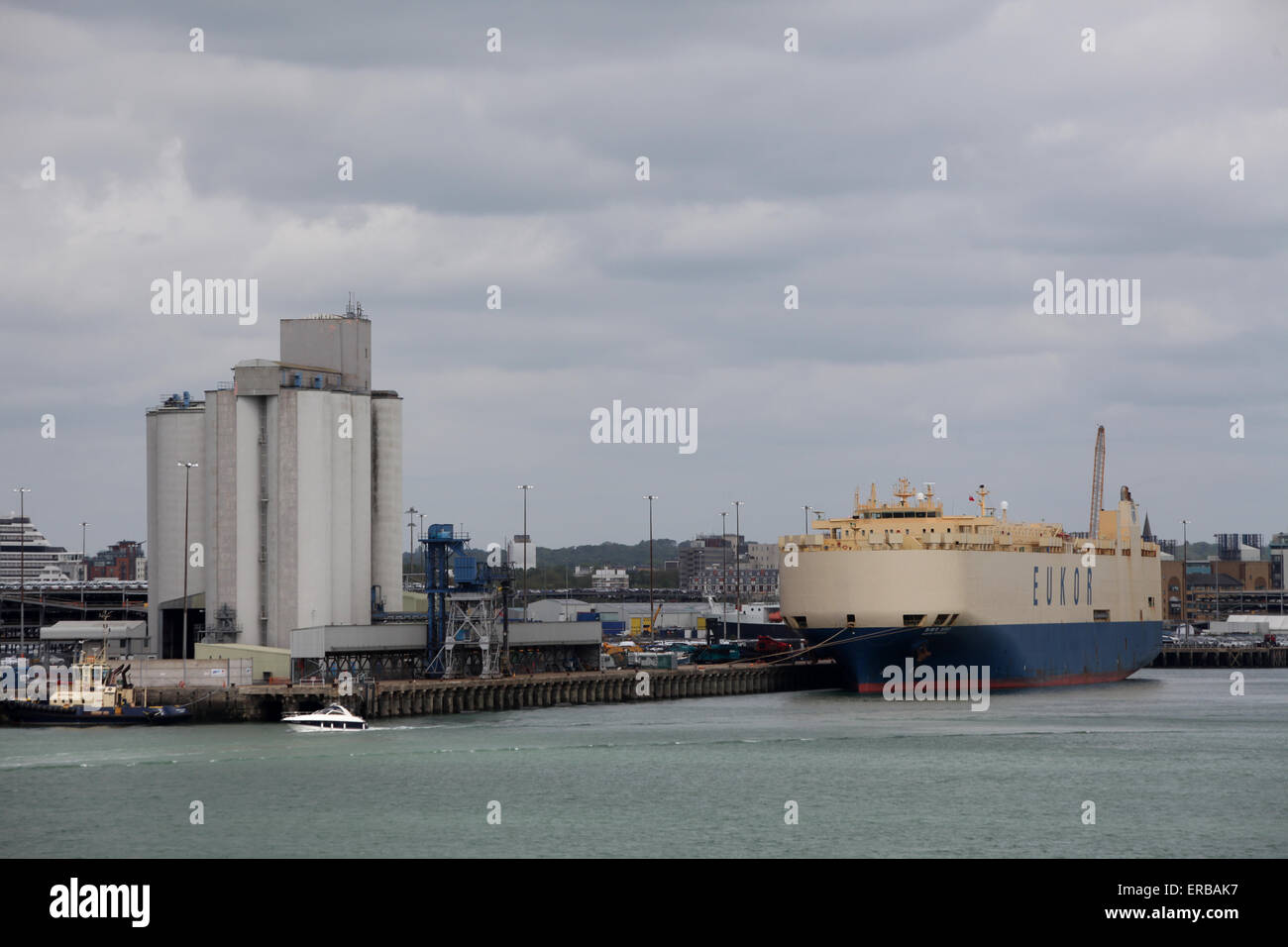 En tête de quai du port de Southampton et des quais Banque D'Images