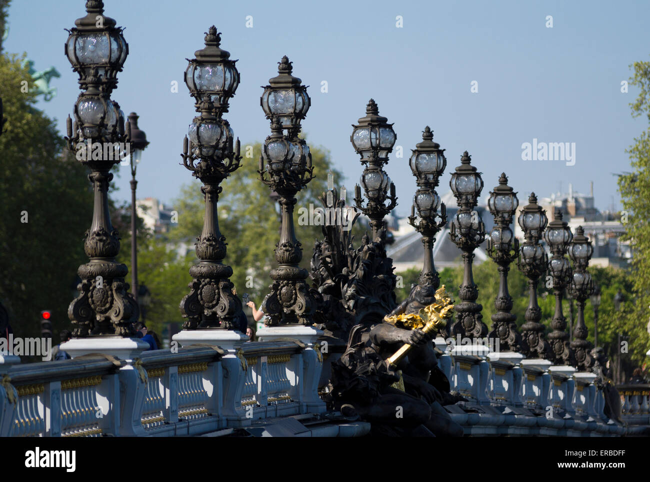 Lampes sur le Pont Alexandre III (Pont Alexandre III) sur la Seine, Paris, France Banque D'Images