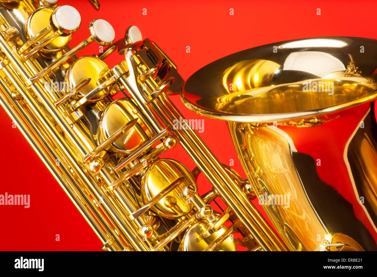 Vue rapprochée de saxophone alto avec Bell et clés Banque D'Images