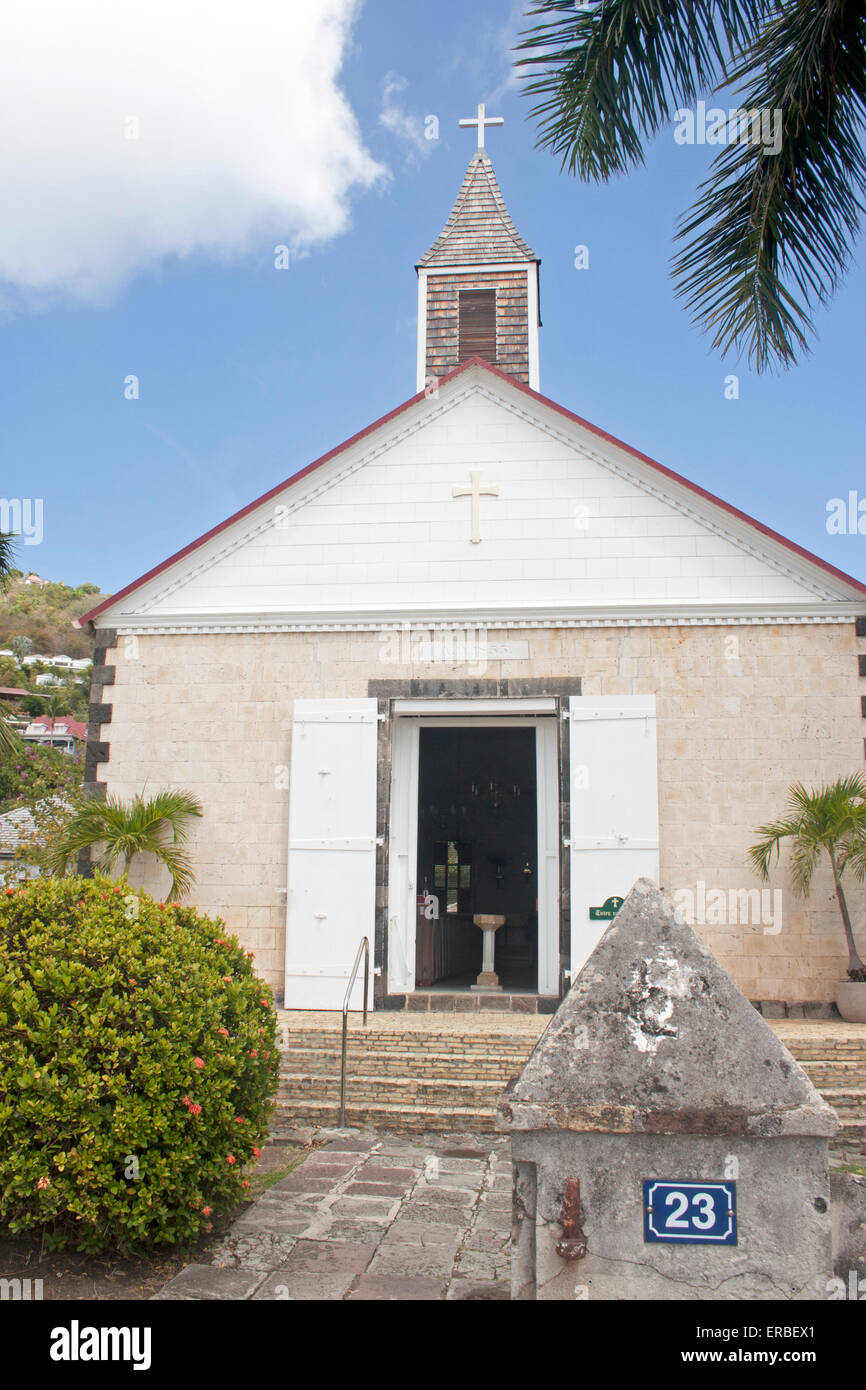 Le pittoresque, tropical Saint-barthélemy's Anglican Church le long de la rue Samuel Fahlberg à Gustavia, Saint-Barth Banque D'Images