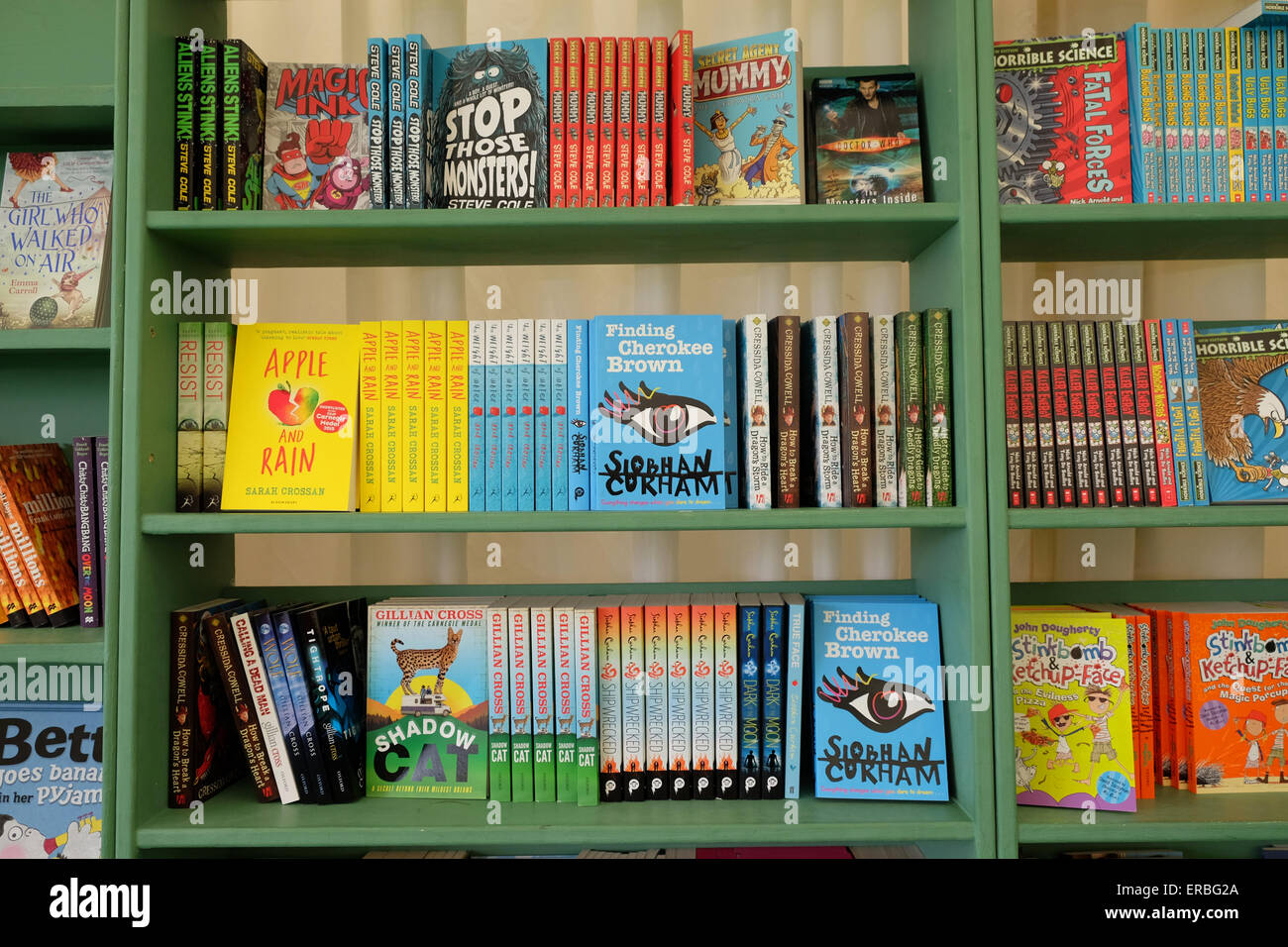Hay Festival, Hay on Wye, Powys, Wales - Mai 2015 - Une sélection de nombreux nouveaux livres pour enfants à vendre à l'Hay Festival librairie. Banque D'Images