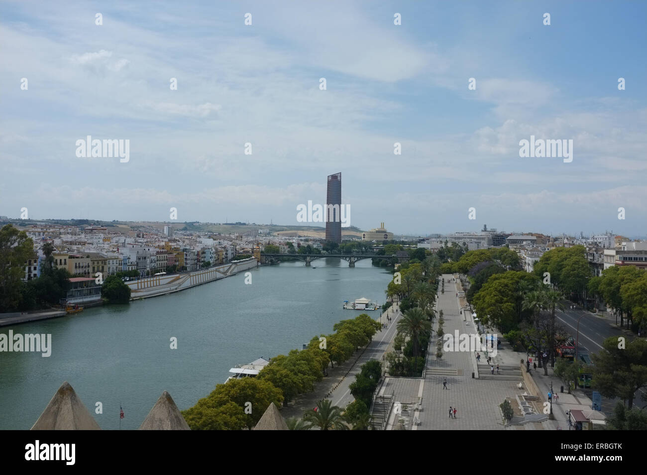 Vue de la tour Cajasol et canal de Alfonso XIII à Séville, Espagne Banque D'Images