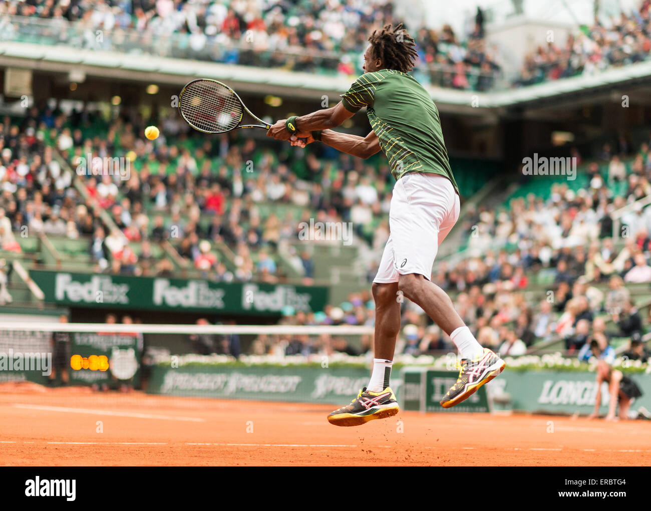 Roland Garros, Paris, France. 31 mai, 2015. Gaël Monfils de France en action lors de son match contre les hommes aux championnats de suisse Roger Federer le huitième jour de l'Open de France 2015 à Roland Garros le 31 mai 2015 à Paris, France. Credit : Action Plus Sport/Alamy Live News Banque D'Images