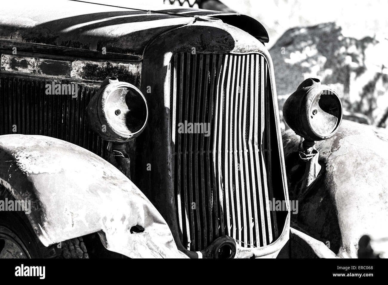 Image en noir et blanc d'une vieille voiture, Randsberg, Californie, États-Unis. Banque D'Images Image en noir et blanc d'une vieille voiture, Randsberg, Californie, États-Unis. Banque D'Images