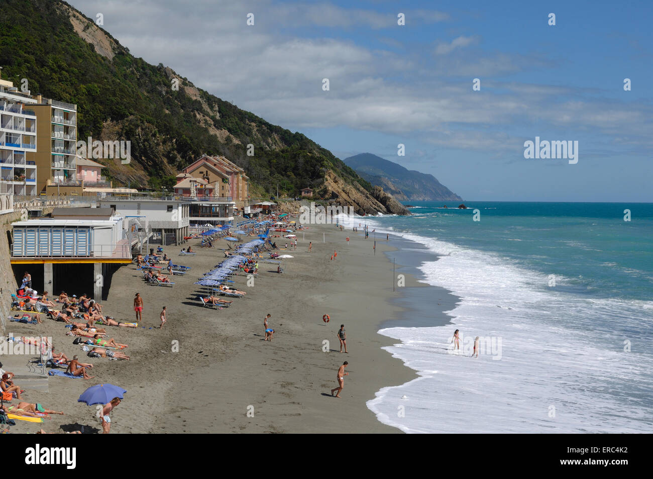 La plage de sable de Deiva Marina, Italie Banque D'Images