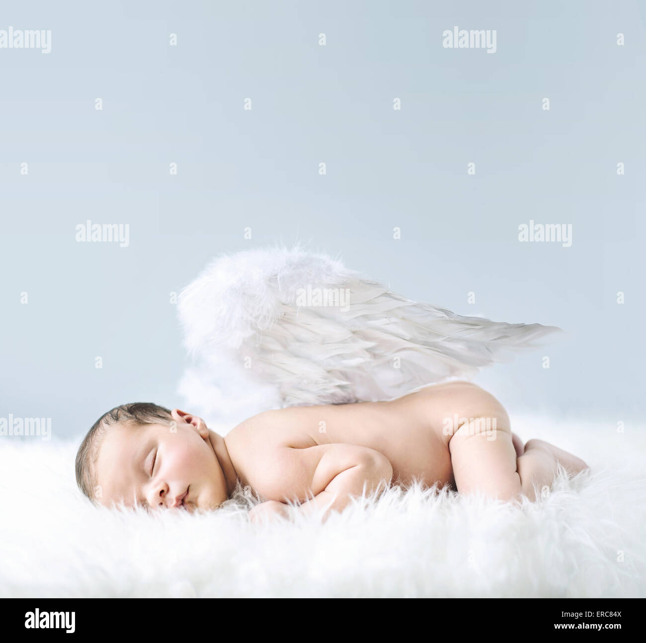 Bébé nouveau-né comme un ange mignon Banque D'Images