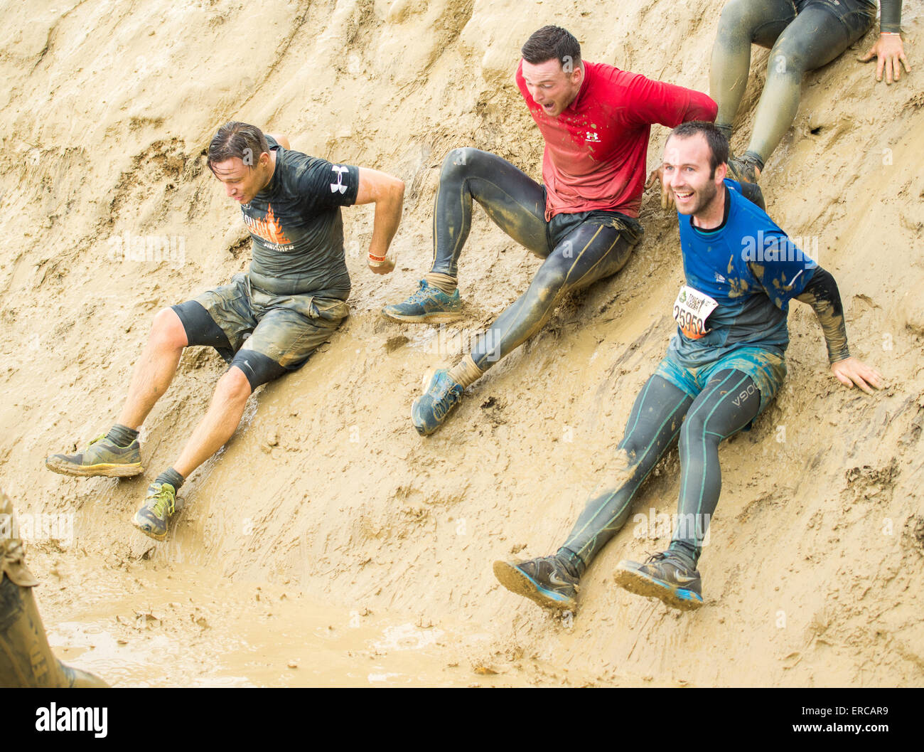 Fun au Midlands Tough Mudder événement , Boughton House, Kettering, 31 mai 2015. Banque D'Images