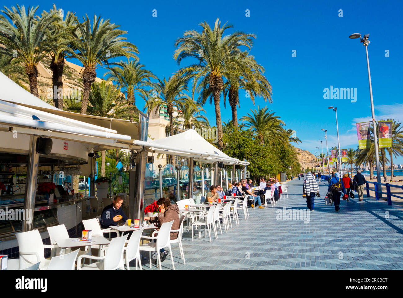 Paseo de Gomez, promenade at Playa del Postiguet, Alicante, Alicante, Costa Blanca, Espagne Banque D'Images
