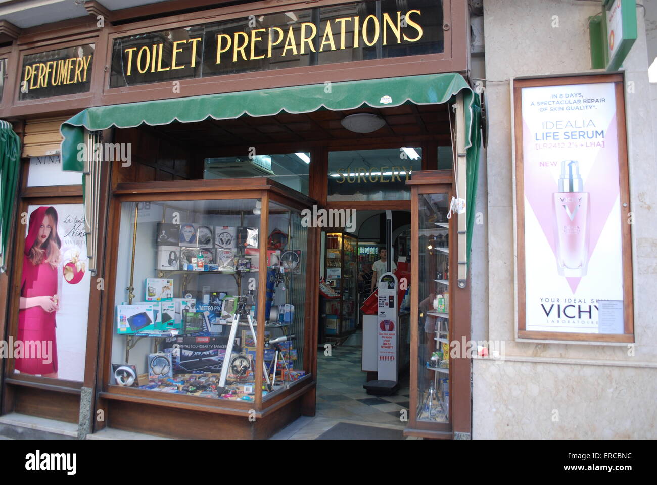 Un drôle et boutique à l'ancienne avant de signer à La Valette, Malte. Banque D'Images