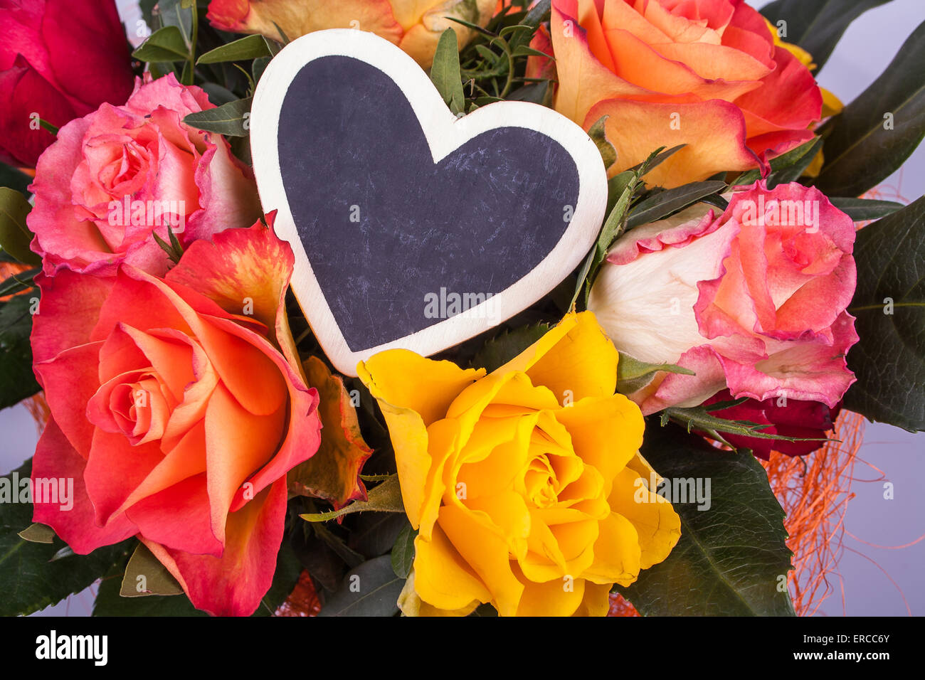 Comité de rédaction et de roses en forme de coeur, Close up Banque D'Images