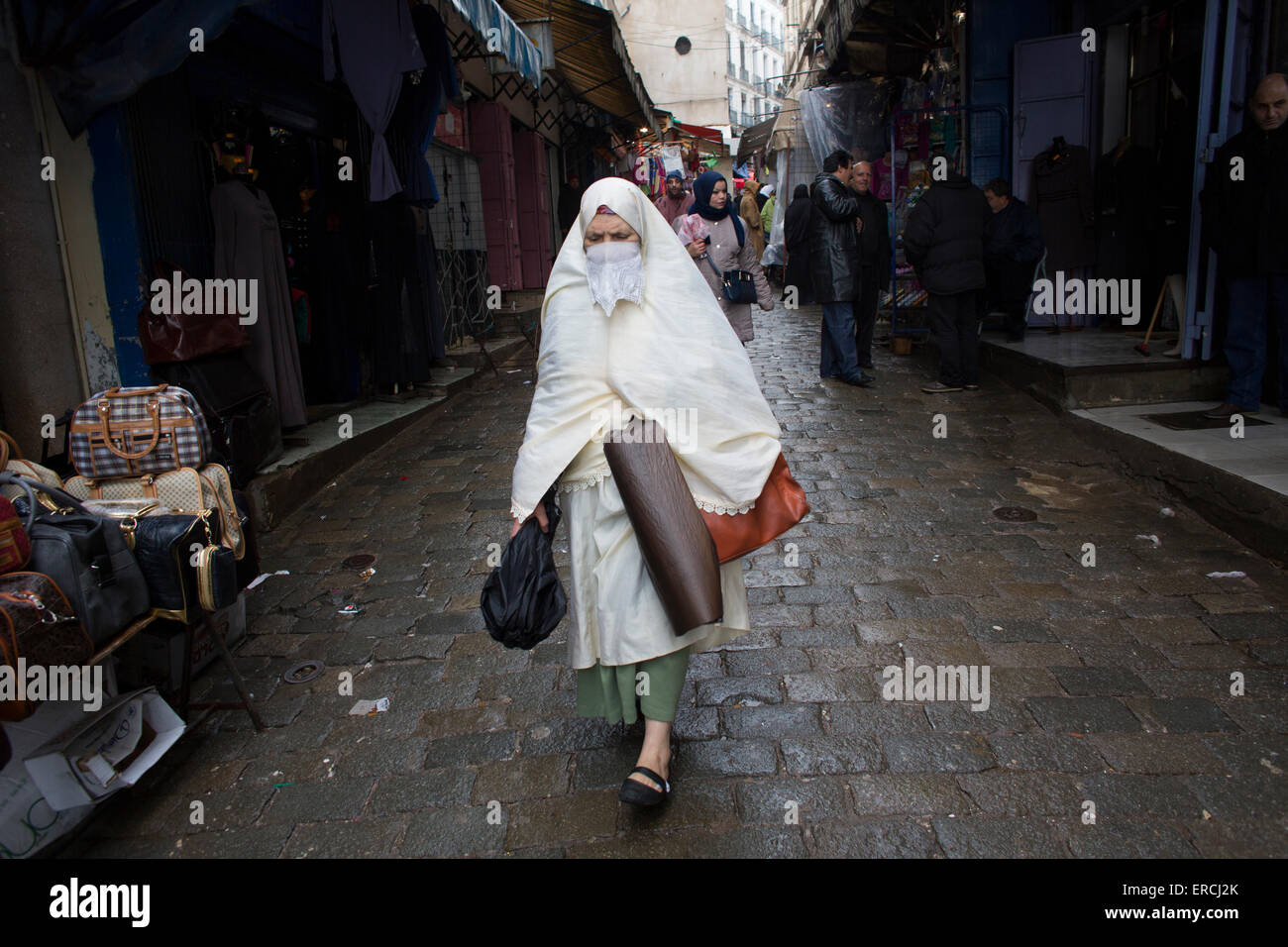 Habillé traditionnellement les femmes à Alger, Algérie Banque D'Images