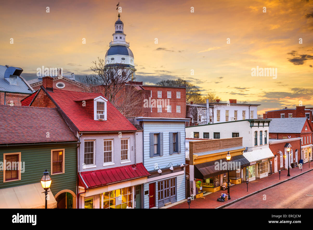 Annapolis, Maryland, USA Centre-ville Vue sur Rue principale avec la State House. Banque D'Images