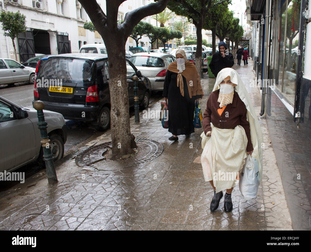 Habillé traditionnellement les femmes à Alger, Algérie Banque D'Images