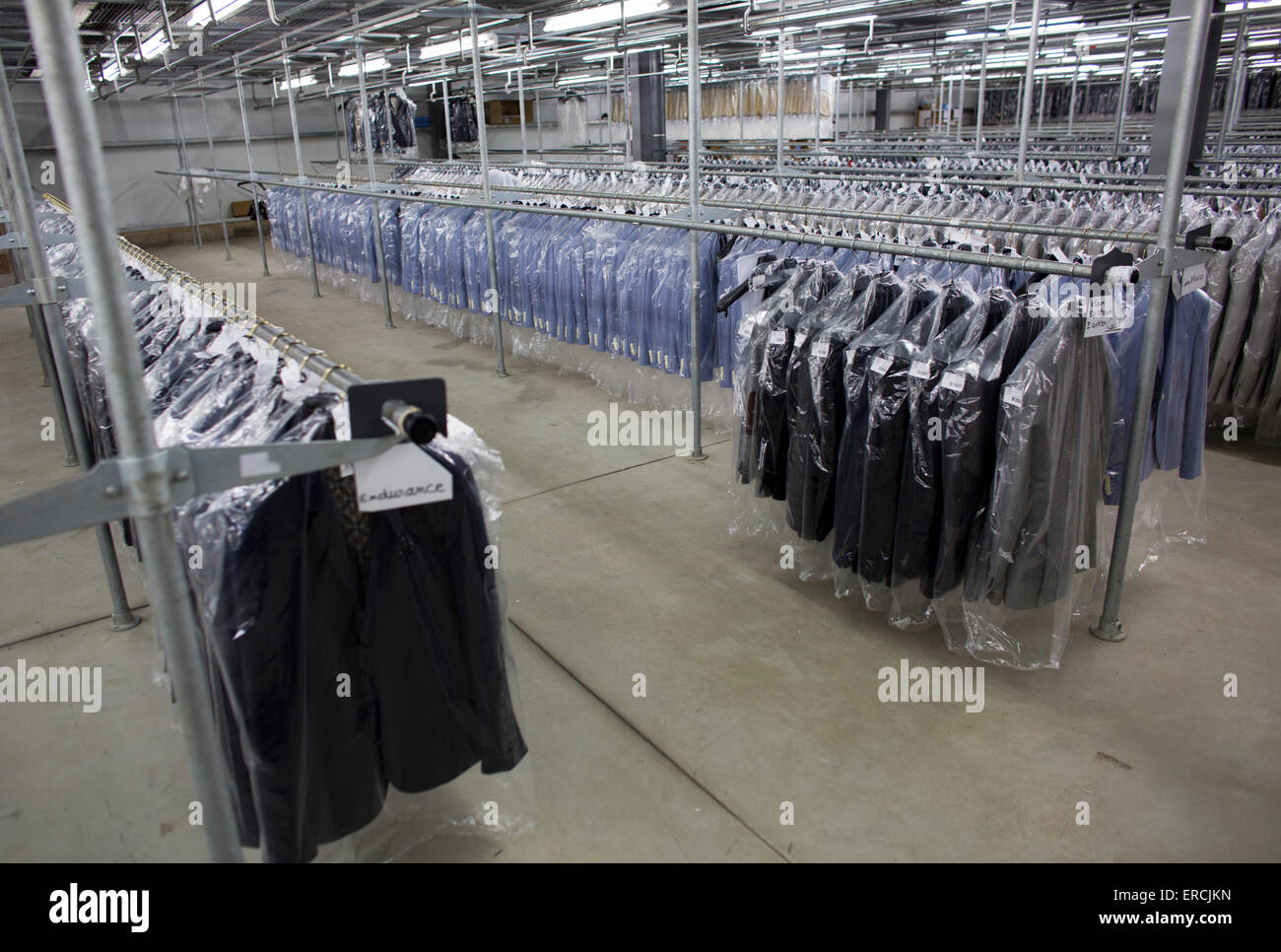 L'usine de décideurs dans le Maroc produit des vêtements pour les Néerlandais des affaires au détail Banque D'Images