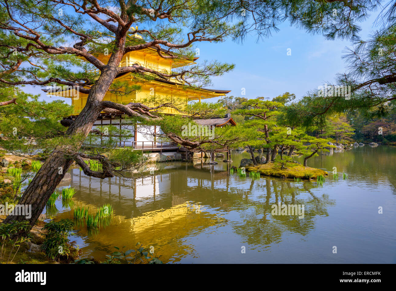 Kyoto, Japon au Temple du pavillon d'or. Banque D'Images