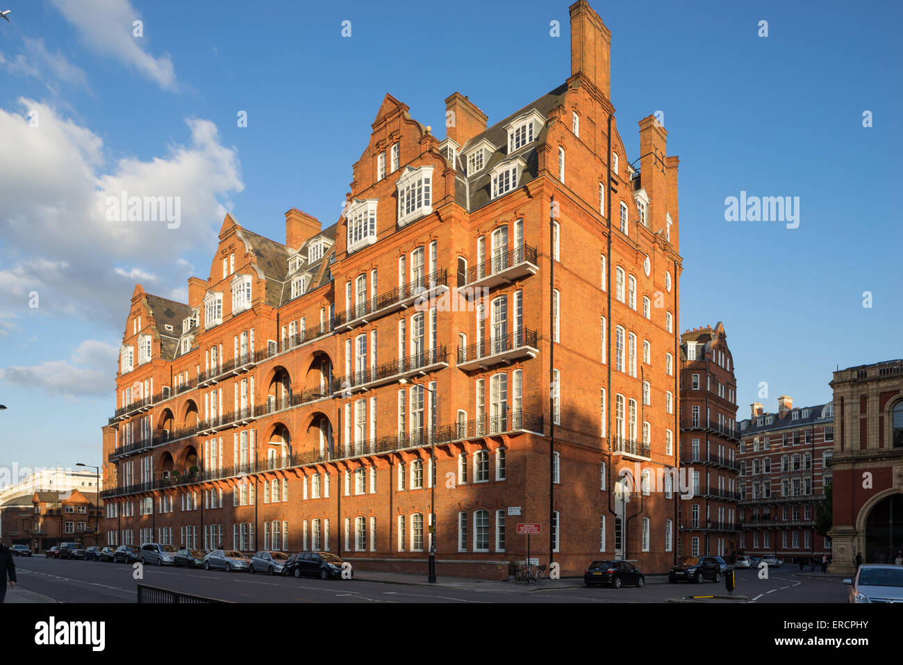 Hôtels particuliers Albert Hall, Kensington Gore, Londres. Architecte : Richard Norman Shaw. Banque D'Images
