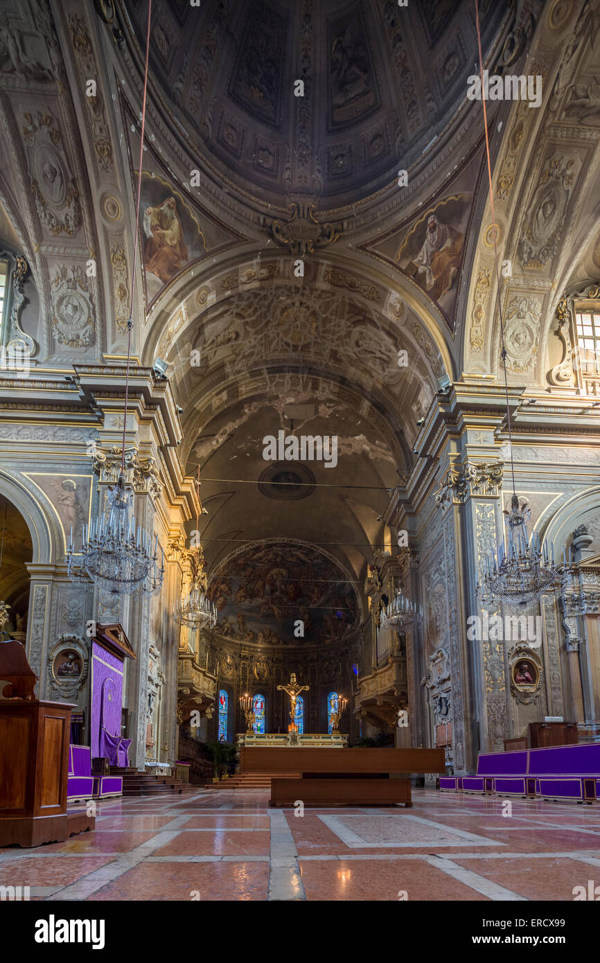 Nef et chevet de l'intérieur, la Cathédrale de Ferrare, Basilica Cattedrale di San Giorgio, Ferrara, Italie Banque D'Images