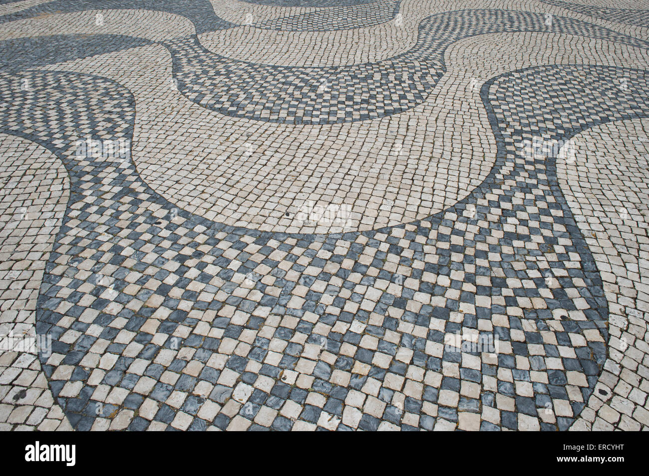 Modèle d'onde de la mosaïque du pavé de Lisbonne Portugal Banque D'Images