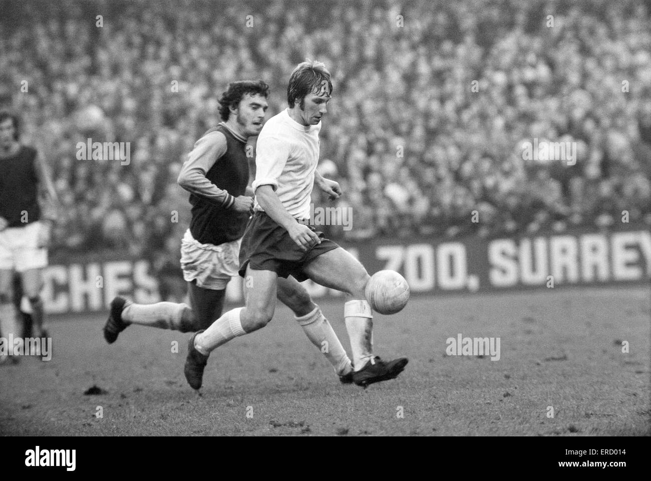 Division de la Ligue anglaise un match à Upton Park. West Ham 0 v Derby County 0. Colin Todd et Trevor Brooking. 27 octobre 1973. Banque D'Images