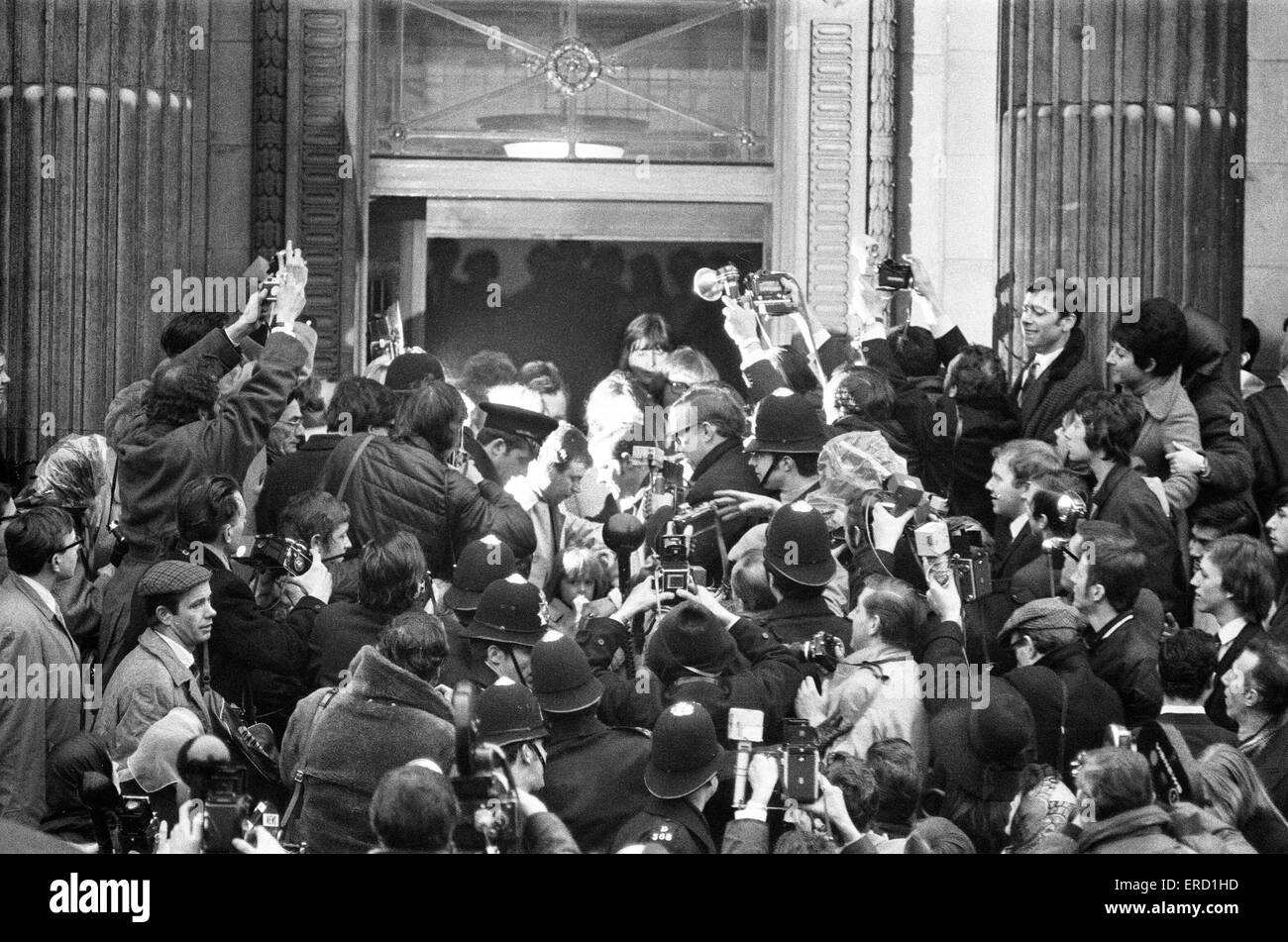 Mariage civil de Paul McCartney et Linda Eastman, Marylebone Register Office, Londres, 12 mars 1969. Banque D'Images