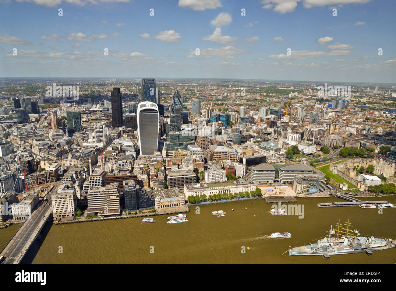 Vue aérienne de la ville de Londres et la Tamise United Kingdom Banque D'Images