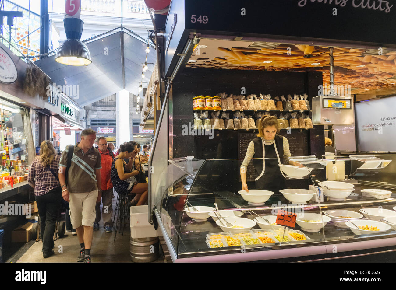 Les plats précuisinés caler au marché de la Boqueria, Barcelone, Espagne Banque D'Images