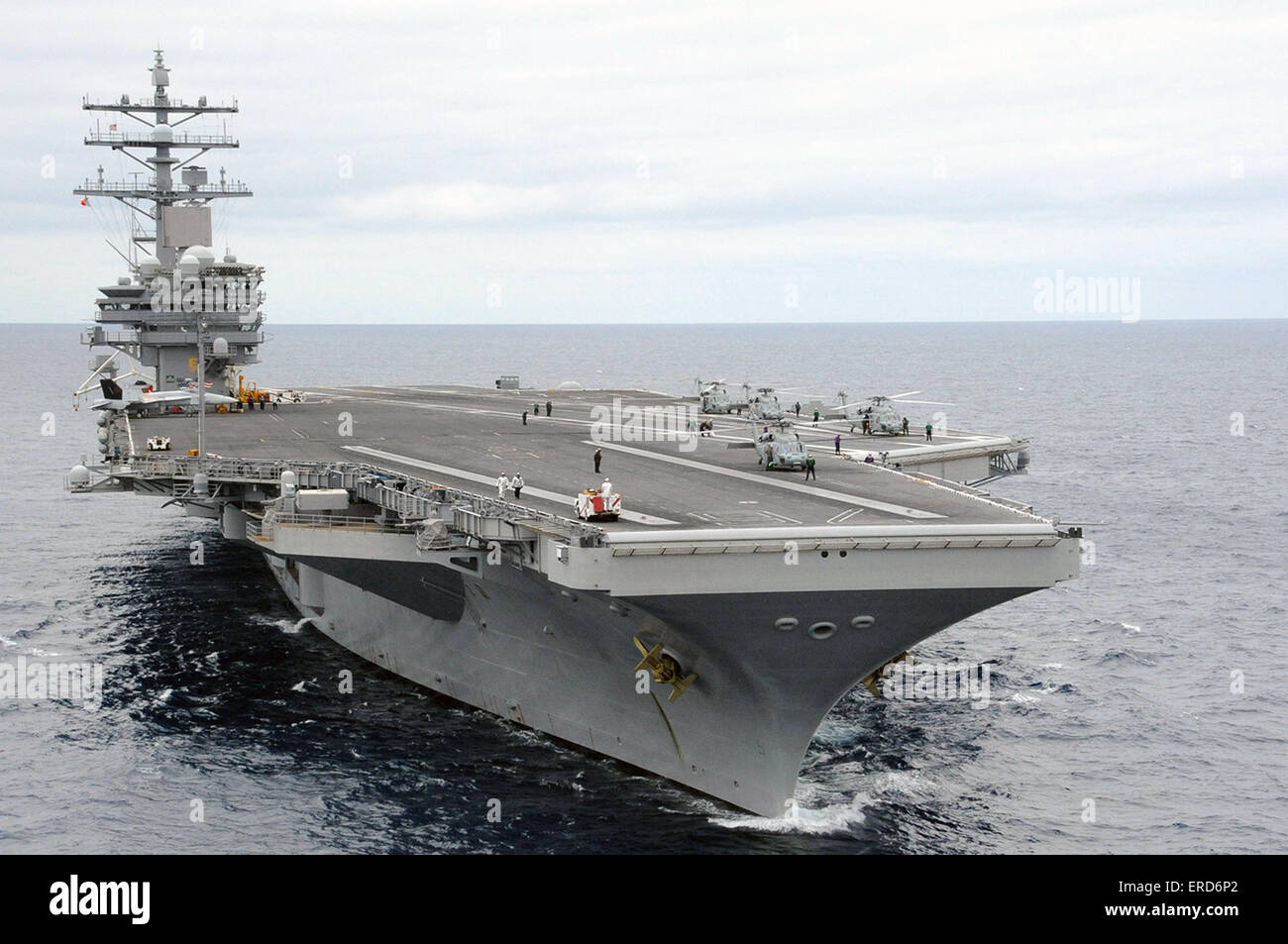 La classe Nimitz US Navy porte-avions USS Ronald Reagan lors de l'exploitation d'hélicoptères 27 mai 2015 au large de la côte de Californie du sud. Banque D'Images