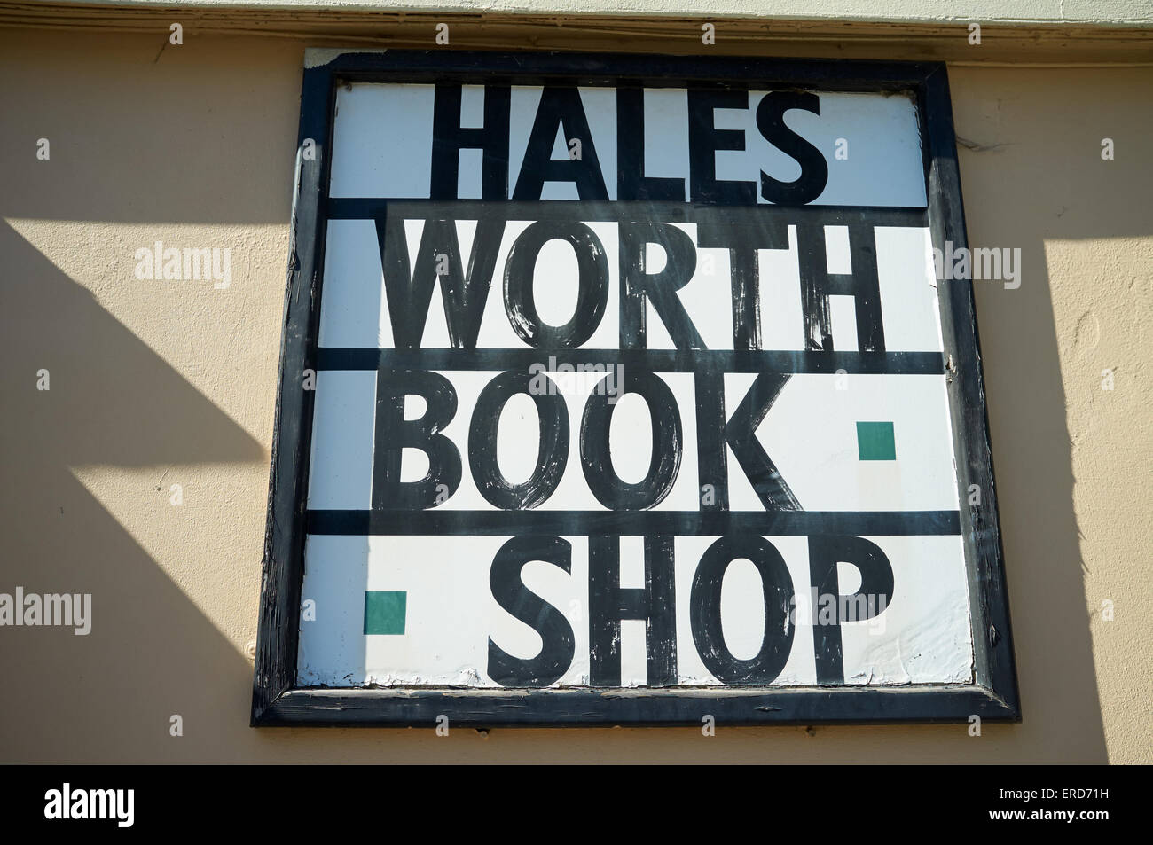 Halesworth Book Shop sign, Suffolk, UK. Banque D'Images