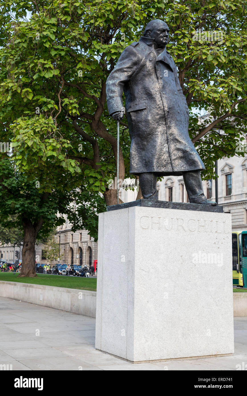 Royaume-uni, Angleterre, Londres. Winston Churchill Statue, Place du Parlement. Banque D'Images