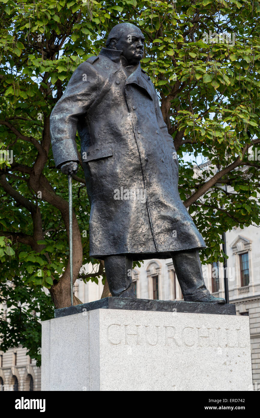 Royaume-uni, Angleterre, Londres. Winston Churchill Statue, Place du Parlement. Banque D'Images