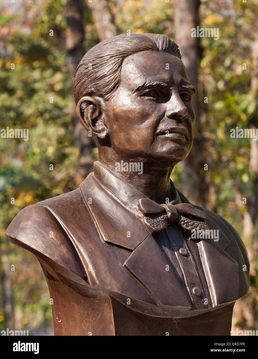 Buste en bronze d'Harold Mason Young, fondateur de Chiang Mai zoo en Thaïlande Banque D'Images