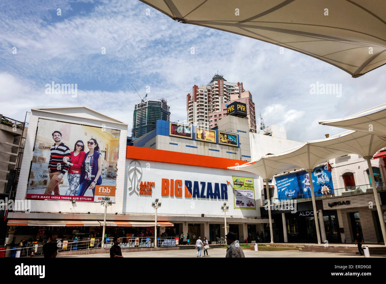 Mumbai Inde,Lower Parel,High Street Phoenix,Mall,shopping shopper shoppers magasins marché marchés achats vente, magasins de détail b Banque D'Images