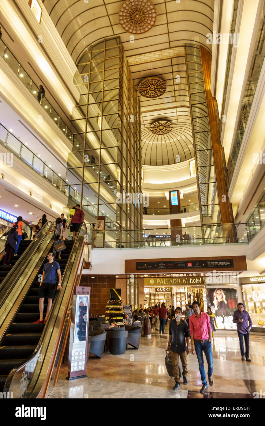 Mumbai Inde, Lower Parel, High Street Phoenix, centre commercial, intérieur, Palladium, shopping shopper shoppers magasins marché achats sel Banque D'Images