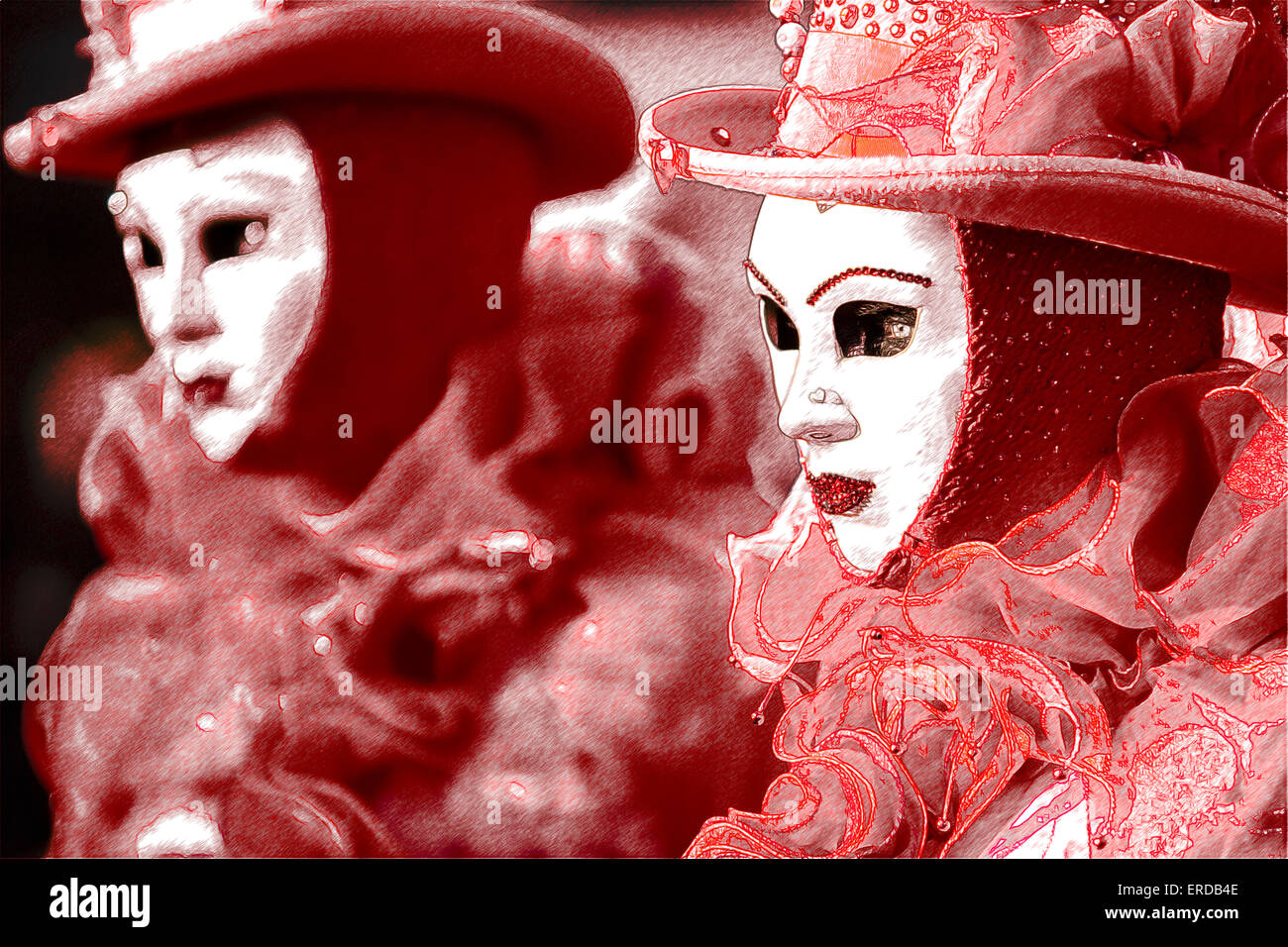 Rouge vif photo illustration de deux femmes en costumes à froufrous correspondant à la place Saint Marc à Venise pendant le carnaval. Banque D'Images