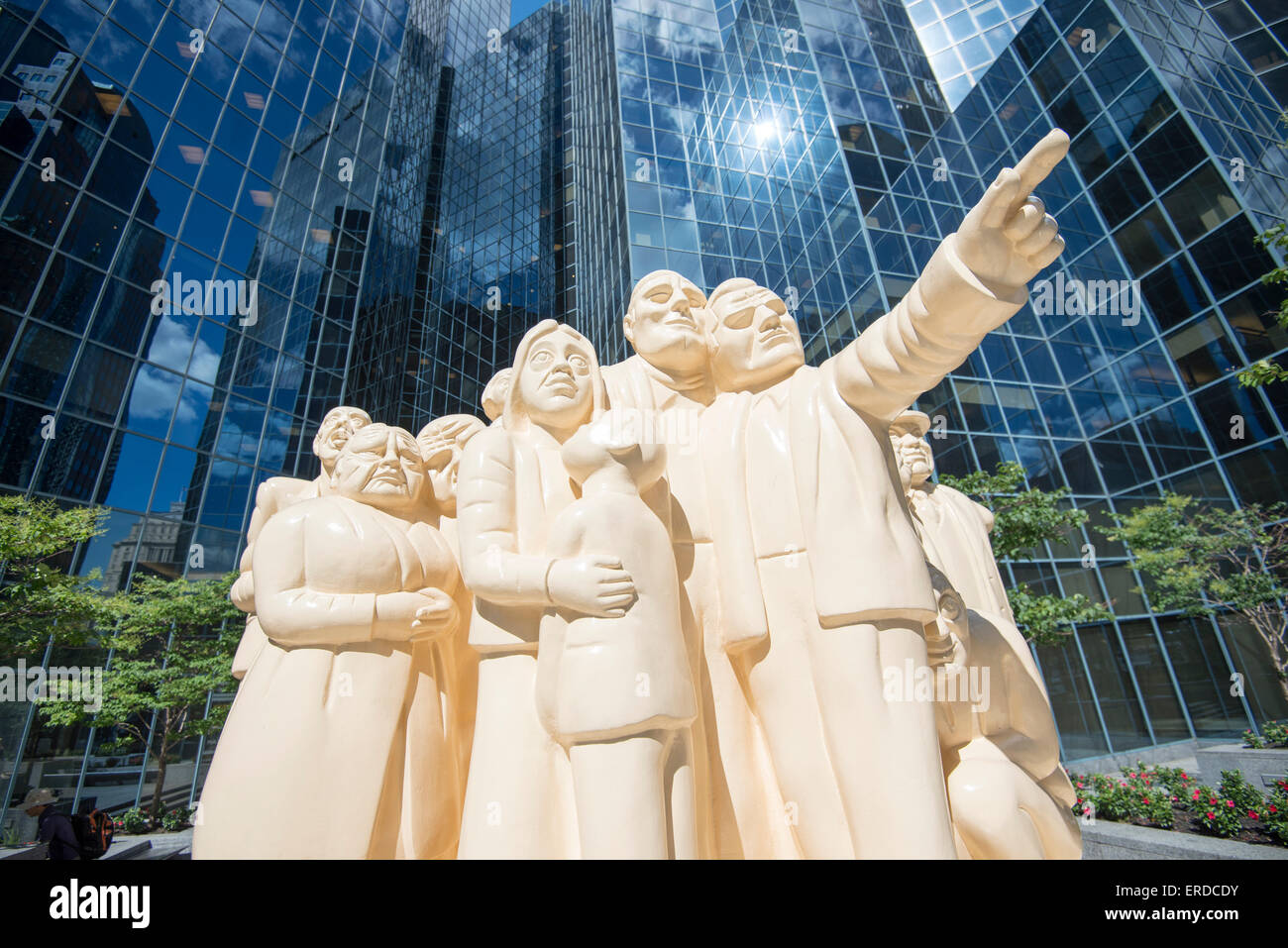 Plaisir en famille dans la région de Montréal, Québec, Canada. Des statues en plein milieu de l'immeuble. Banque D'Images