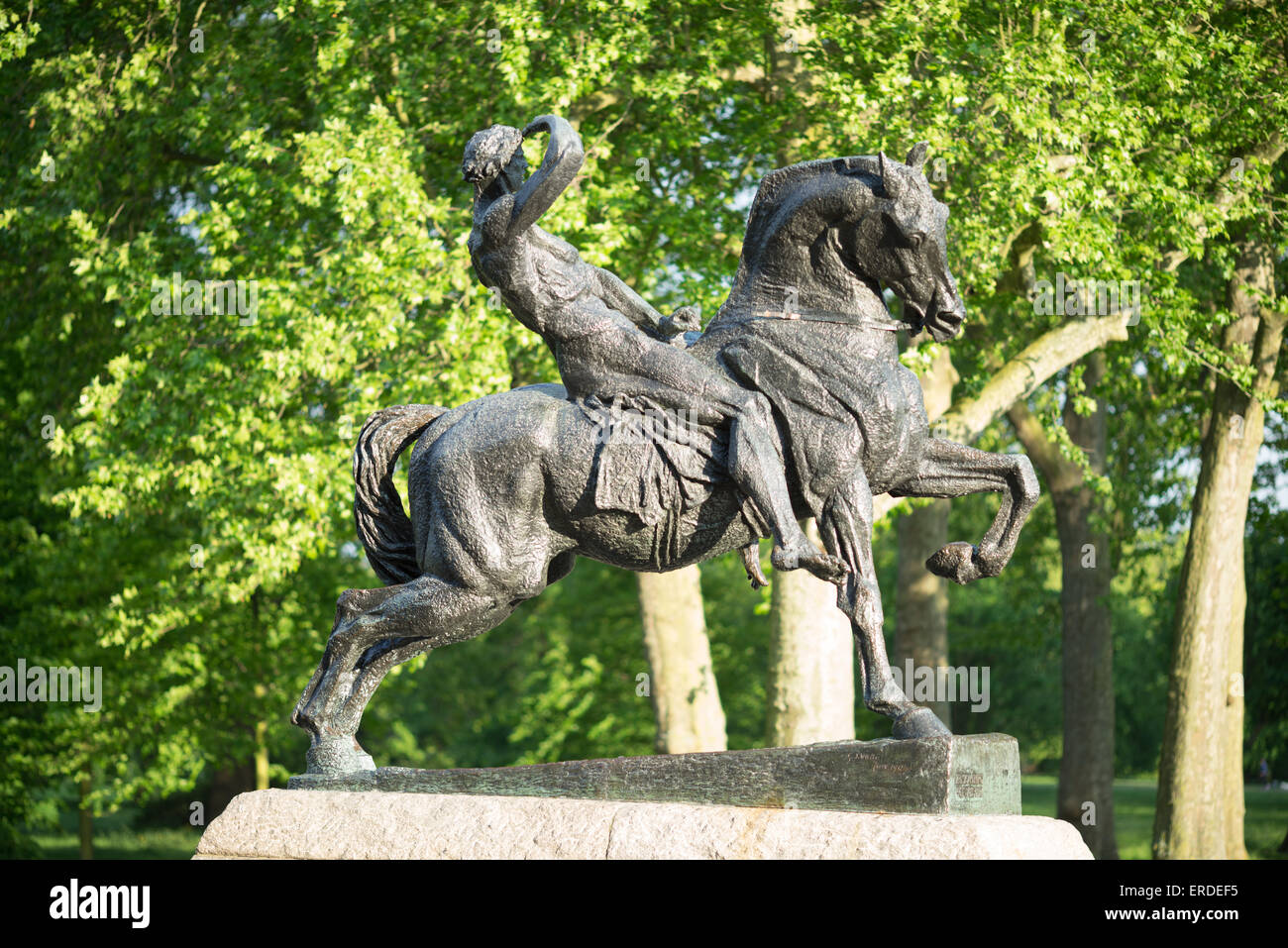 L'énergie physique. Sculpture en bronze de l'artiste anglais George Frederic Watts. Situé dans les jardins de Kensington, Londres. Banque D'Images
