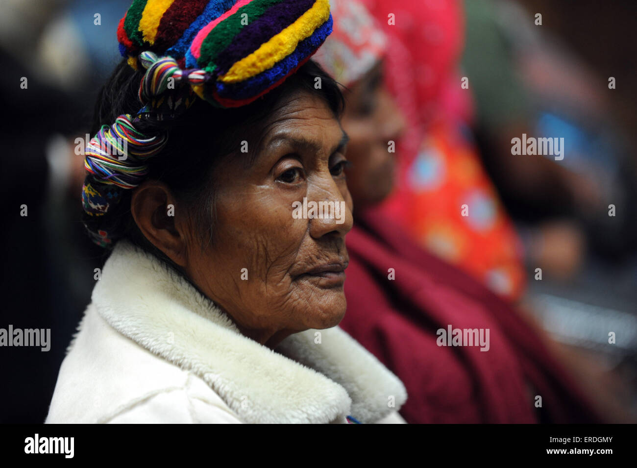 Les Mayas dans la salle d'audience pour l'ex-dictateur guatémaltèque Efrain Rios Montt, procès de génocide au Guatemala City, mars 2013. Banque D'Images