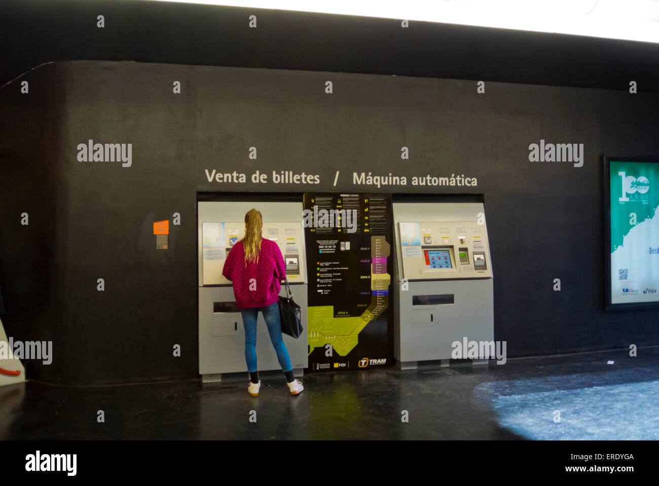 Les distributeurs de billets, la station de métro Mercado, système de métro, Alicante, Alicante, Costa Blanca, Espagne Banque D'Images