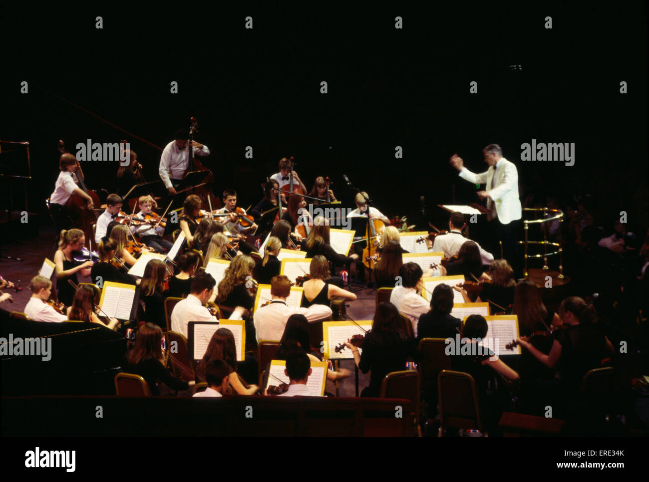 Un orchestre de chambre de jeunes effectuant au Royal Albert Hall de Londres dans le cadre de la série de concerts de bal d'écoles Banque D'Images