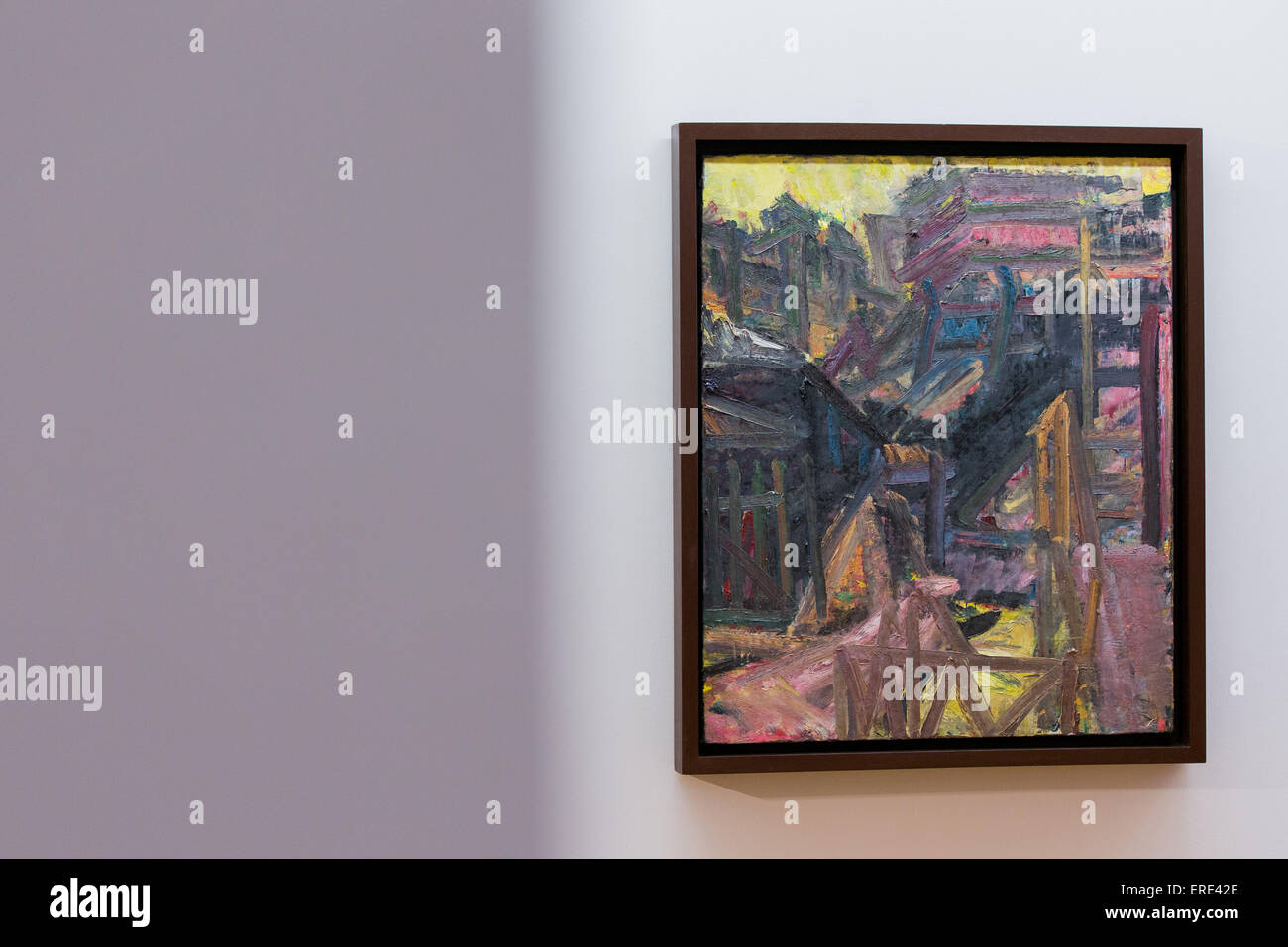 Bonn, Allemagne. 09Th Juin, 2015. La photo 'aux Studios" à partir de 1979-1980 par l'artiste anglais Frank Auerbach est suspendu dans le Kunstmuseum à Bonn, Allemagne, 02 juin 2015. Photo : ROLF/VENNENBERND /dpa dpa/Alamy Live News Banque D'Images
