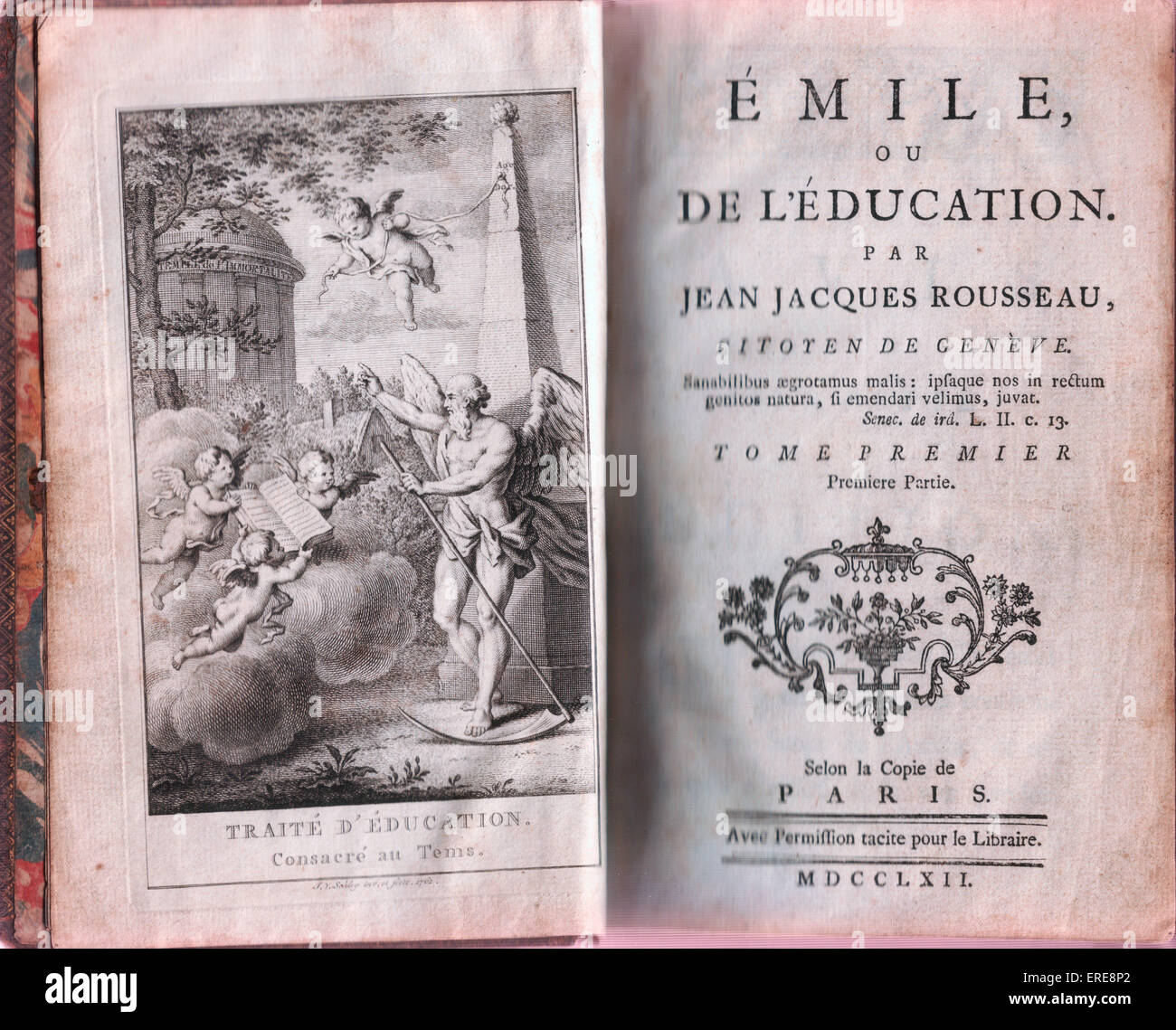 Emile, ou de l'éducation, de Jean-Jacques Rousseau. Le philosophe français  et écrivain (1712-1778). Page de titre et frontispice de l'édition  originale, publiée en mai 1762 Photo Stock - Alamy
